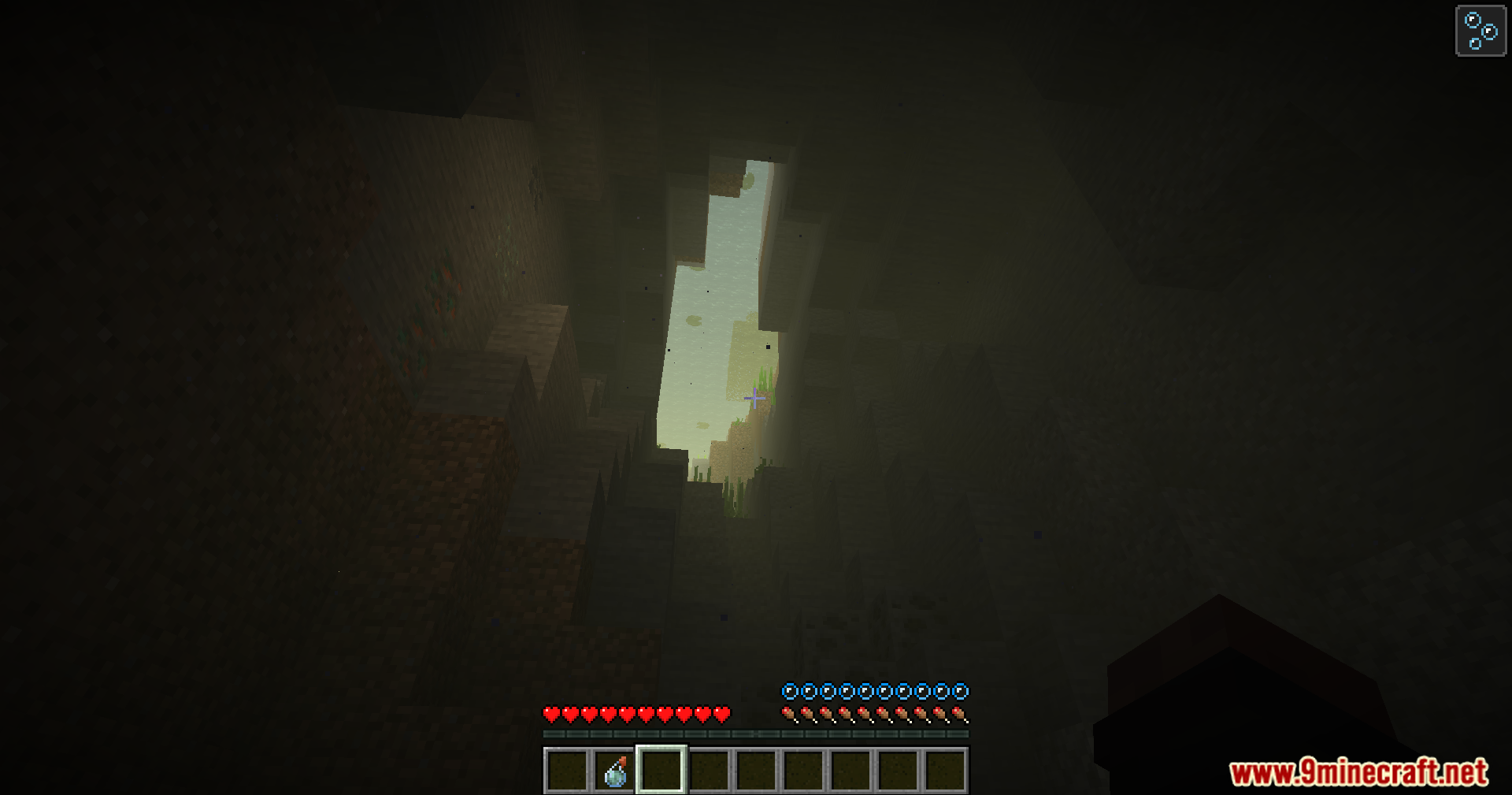 Beyond Oxygen Fix Mod (1.20.1) – Explore Normal Worlds Without Suffocating 9 A view looking up from a deep underwater ravine