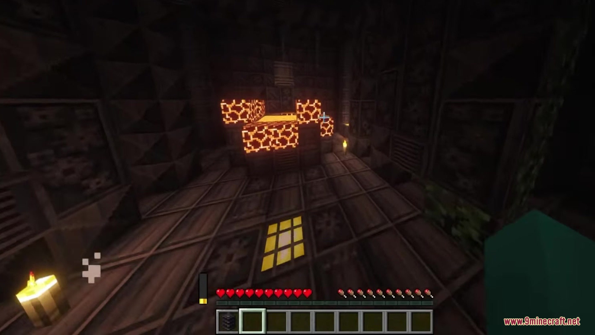 Kismet Mod (1.20.1) – Become A Powerful Cyborg By Hunting Robotic Invaders 11 Exploring a dark futuristic tech ruin with glowing orange blocks and battery meter