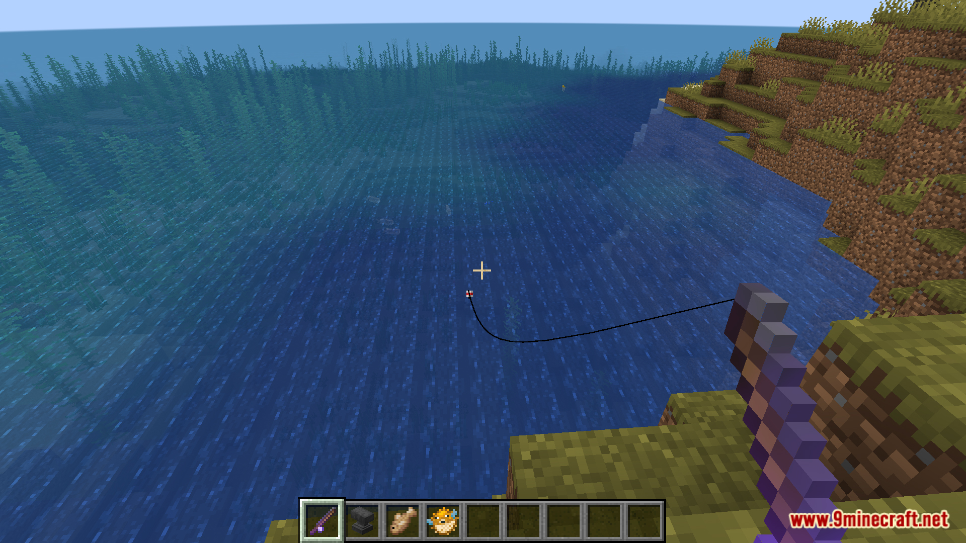 Random Fishing Crates Data Pack (1.21.11, 1.20.1) – Find Rare Loot While Fishing 3 A player uses a fishing rod to catch random treasures