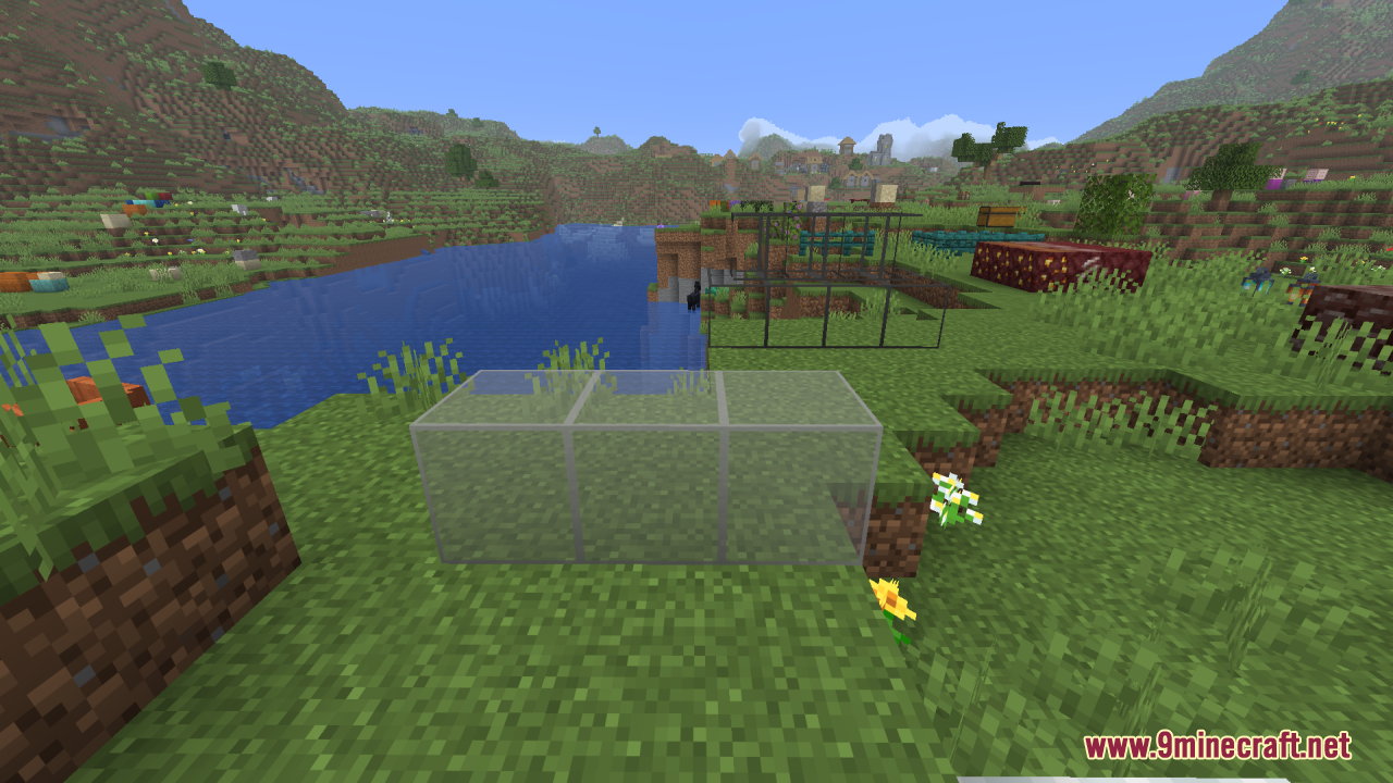 Better Clearer Glass Resource Pack (26.2, 1.21.1) – Crisp Streak-Free Windows 10 Three clean glass blocks with clear views placed on a grassy hill