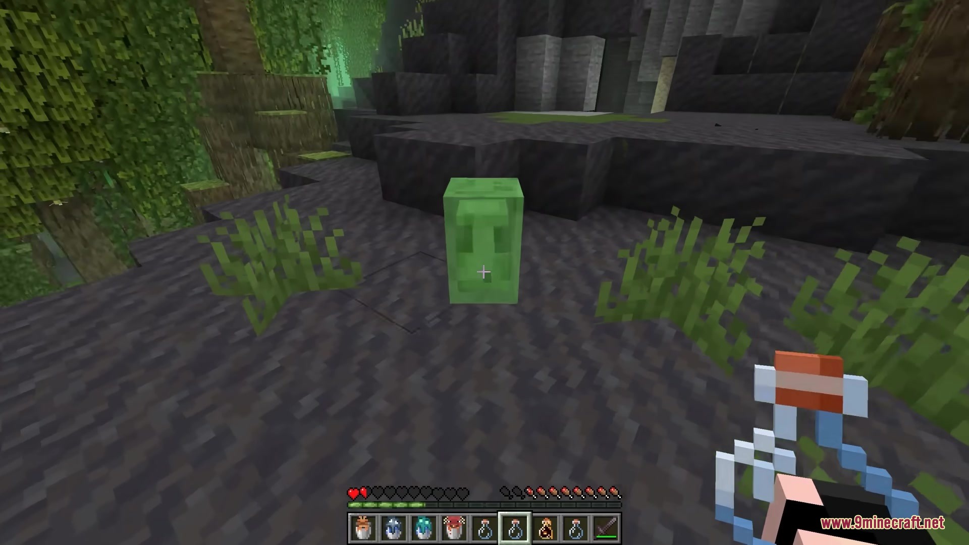 Bucketem Remodeled Resource Pack (1.21.11, 1.21.1) – Lifelike 3D Mobs 2 A player approaches a small green slime with an empty glass bottle