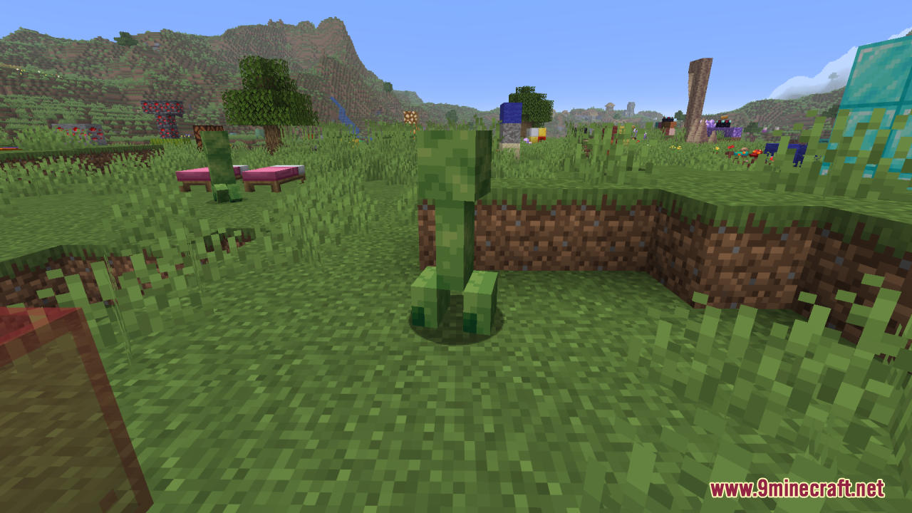 Creepers Refreshed Resource Pack (1.21.11, 1.21.1) – Camouflaged Creepers 5 A green creeper stands in a grassy field with pink beds nearby