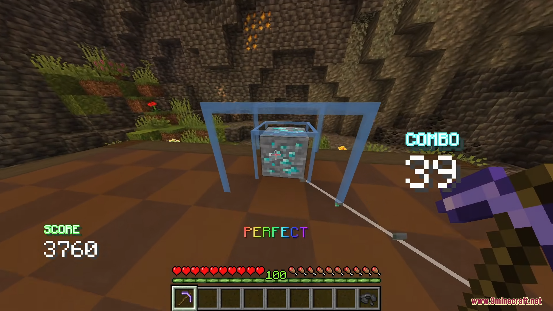 Rhythm Mining Map (26.2, 1.20.1) – Mine To The Beat 3 Player hitting a perfect note while mining diamond ore in the rhythm map