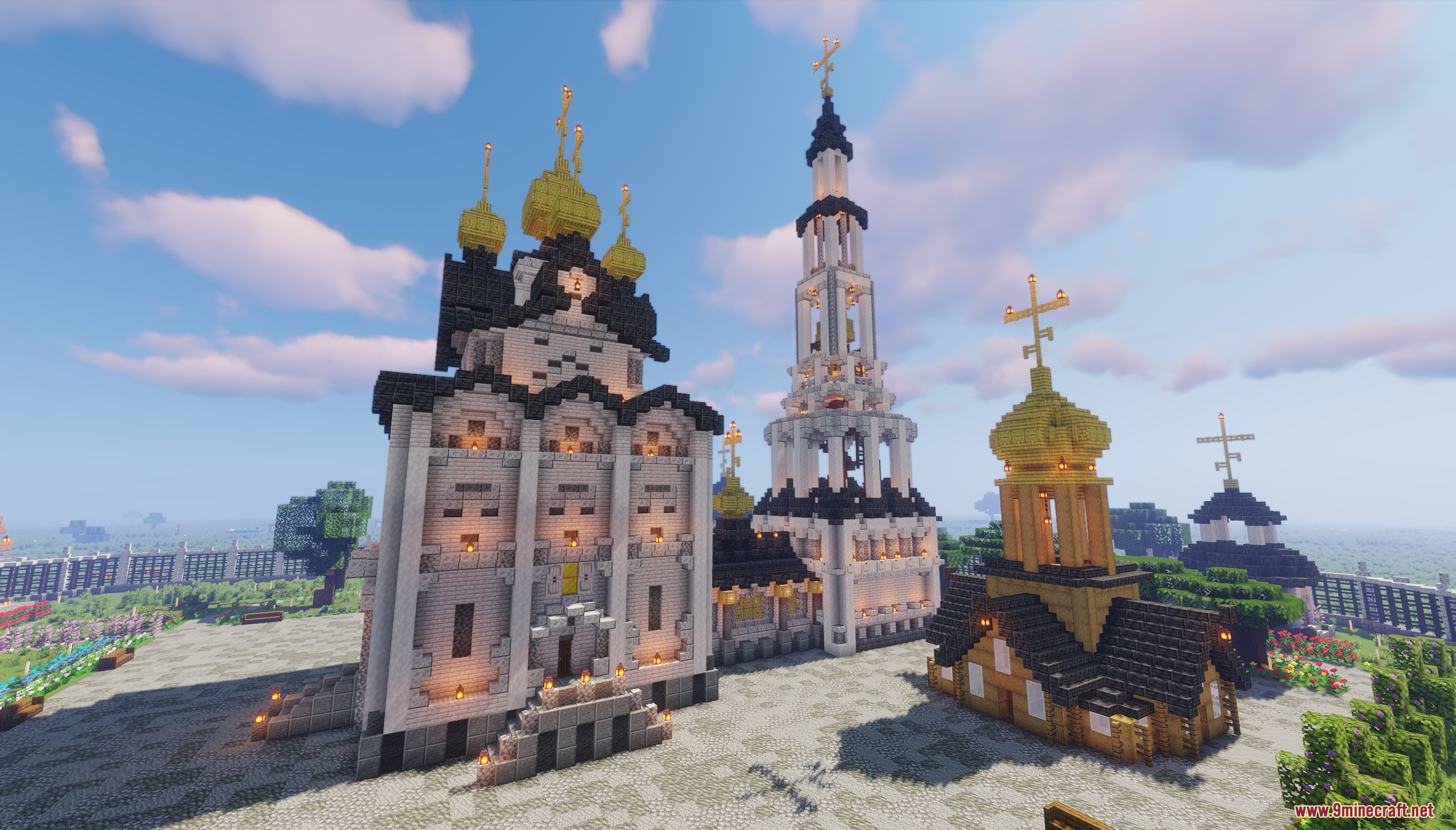 The Cerkov Map (26.2, 1.20.1) – Slavic Orthodox Church 6 A large white minecraft cathedral with golden onion domes and bell tower