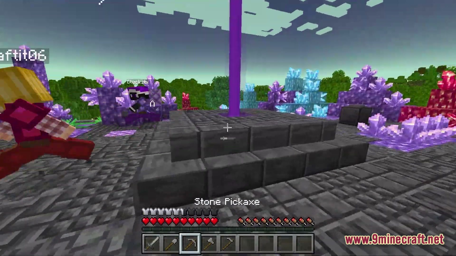 Arcanum Land Modpack (1.20.1) – Magic Dragons And Rpg Adventures 4 Players stand near a stone platform emitting a purple beam surrounded by large crystal formations