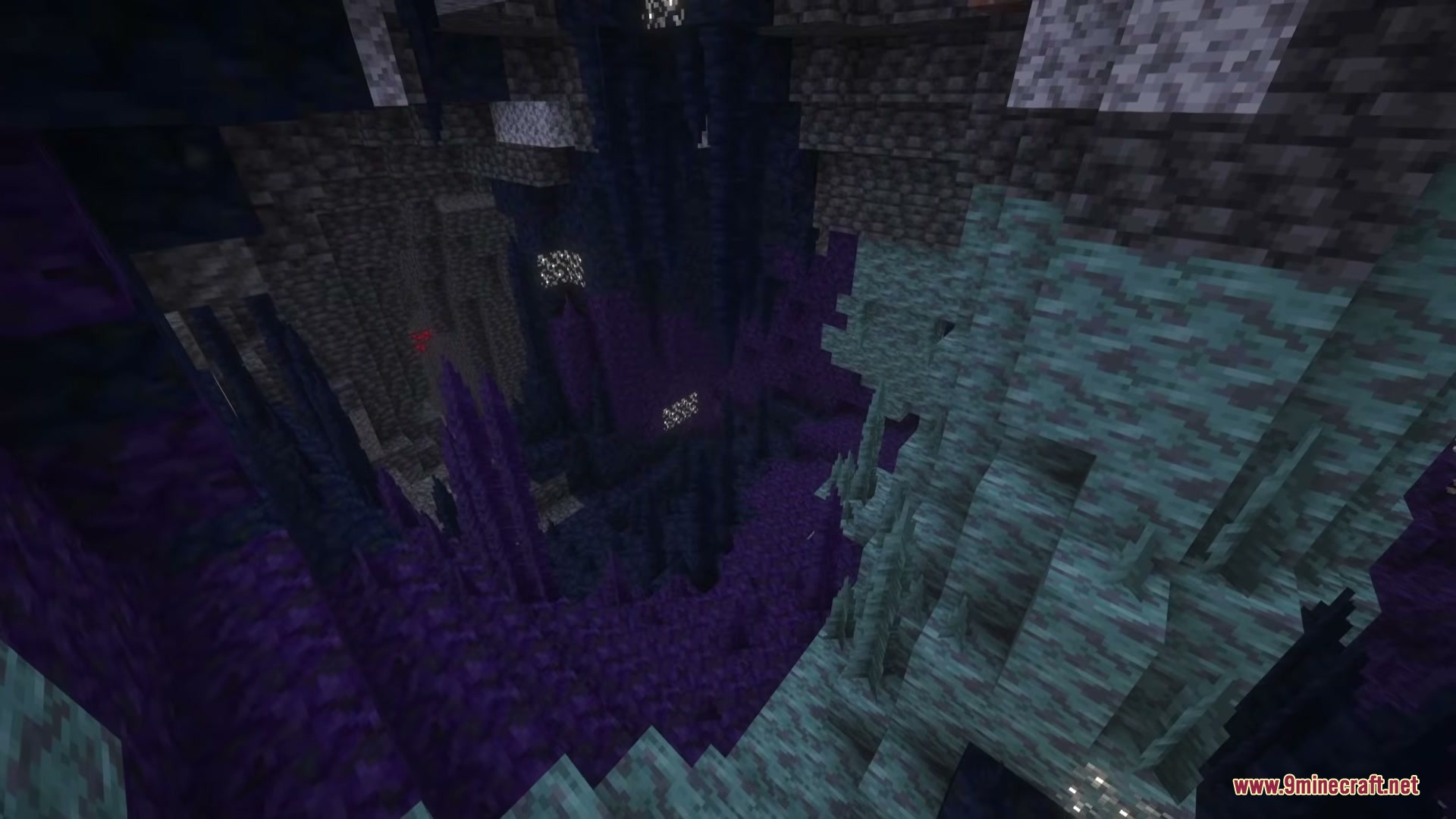 Simply Cave Biomes Mod (26.2, 1.20.1) – Transform Underground Mining 3 A massive underground cavern featuring purple heterosite floors and teal stone formations