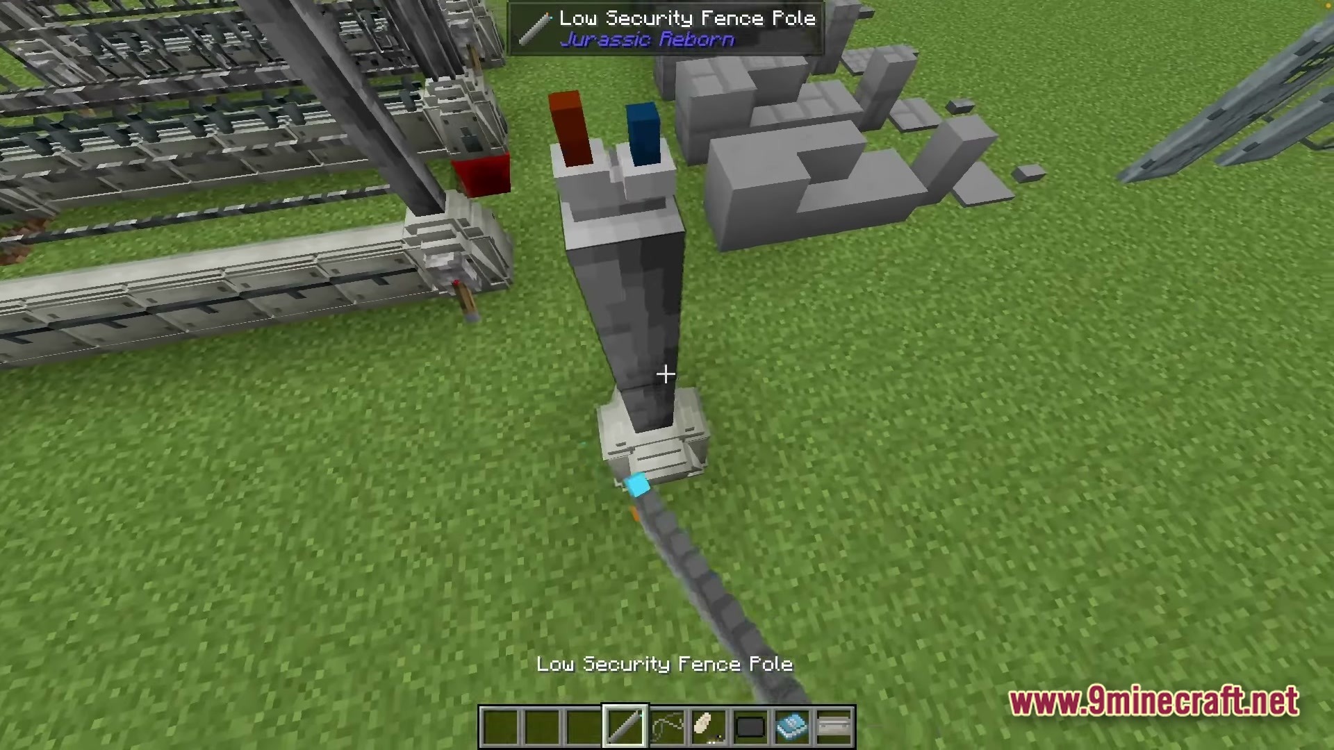 A low security fence pole from the jurassic reborn mod placed on a grass biome