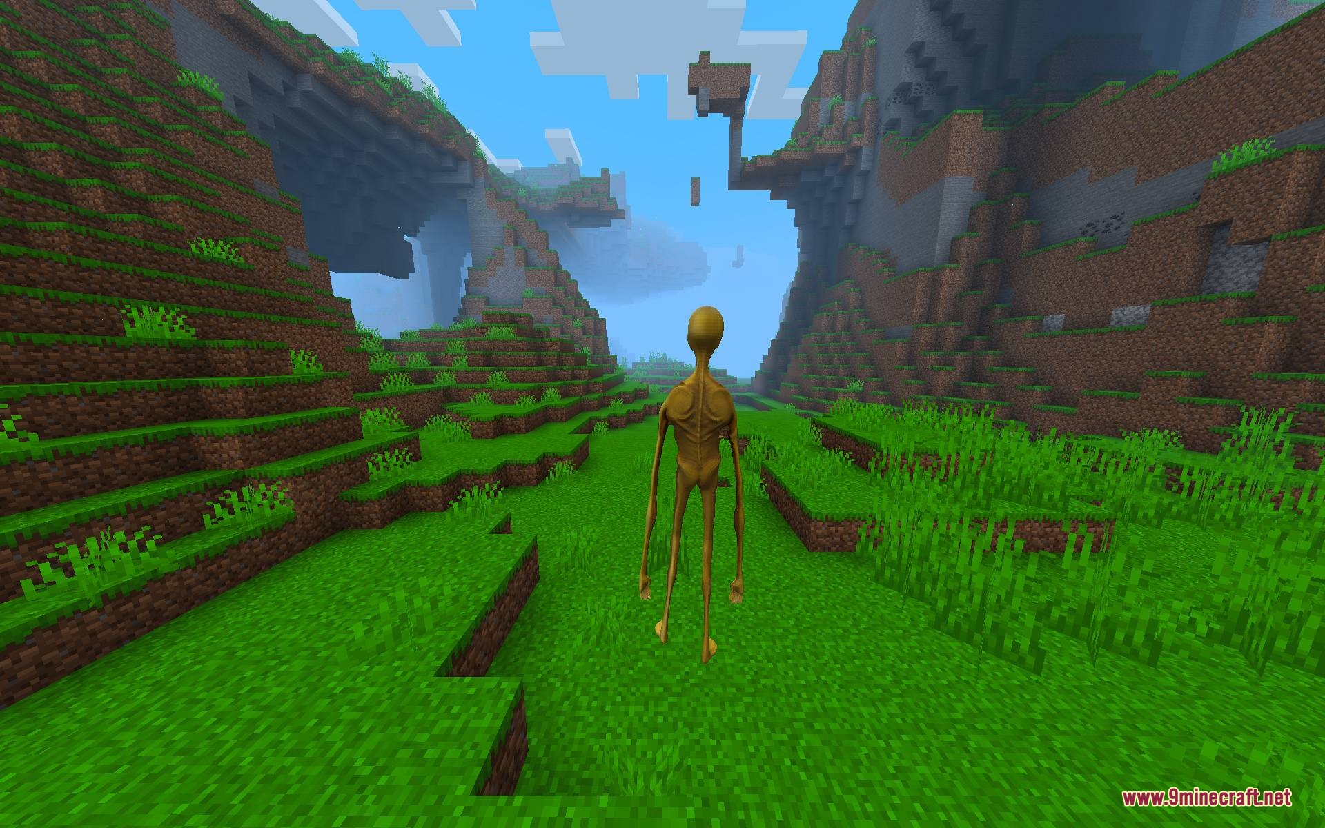 Verity Body Overhaul Mod (1.20.1) – Survive Terrifying Chases From A Golden 8 A tall yellow verity monster stands in a green minecraft valley